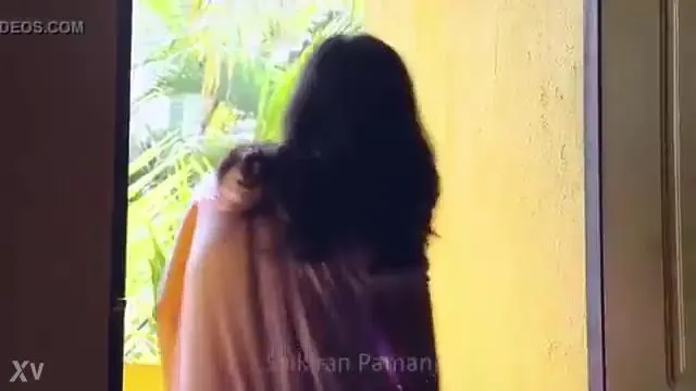 इंडियन लड़की टॉयलेट करते हुए वीडियो बताएं