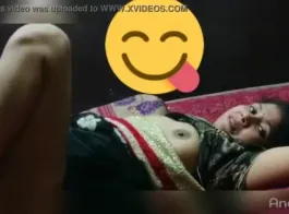 भारतीय पत्नी की चुदाई गंदे बिस्तर पर, चूत में स्पर्म लेती हुई