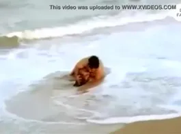 समुद्र तट पर कड़ाई सेक्स