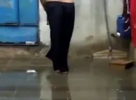 बारिश में देसी भाभी अपने जीजा जी के साथ