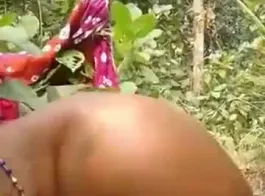 जंगल में शादीशुदा देसी का सेक्स