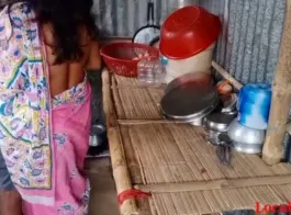 देसी भाभी किचन में सेक्स करती हुई नजर आईं (लोकलसेक्स31 द्वारा आधिकारिक वीडियो)