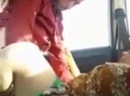 युवा के साथ गाड़ी में देसी भाभी की धोखाधड़ी का वीडियो