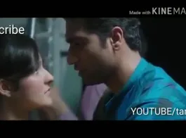 पहली बार मुंबई लोकल ट्रेन में भारतीय लड़के और लड़की का किसिंग वीडियो