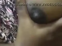 पति के लिए अपनी चूचियों से खेलती हुई भारतीय पत्नी का नया वीडियो