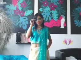 भारतीय बॉलीवुड गीत पर Canela Skin का नृत्य