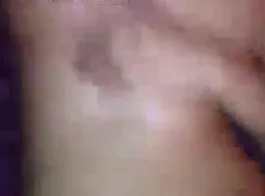 पड़ोसी के साथ अश्लीलता छिपाने वाली पत्नी का वीडियो