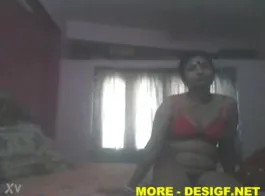 तमिल आंटी की ड्रेस हटाते समय अश्लील वीडियो