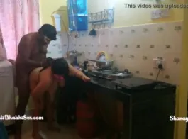 बंगाली स्टेप माँ और बेटे की किचन में चुदाई के नए वीडियो