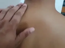 भारतीय आंटी की सेक्सी बूब्स और गोल गांड दिखाएं हैंडमेड अश्लील वीडियो