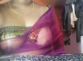 चैट पर भारतीय आंटी ने दिखाए अपने स्तन