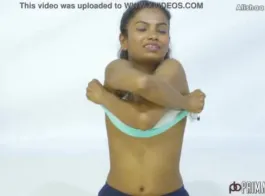 भारतीय मिल्फ के साथ बॉक्सिंग ग्लव्स और बिना बालों की चूत के साथ नया अश्लील वीडियो