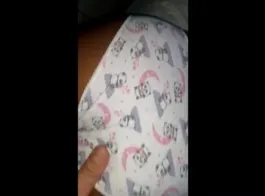 शर्मनाक वीडियो: नाजुक लड़की का खुलेआम अश्लील व्यवहार