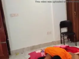देसी लड़की का पहली बार चुदाई बंगाली ऑडियो के साथ