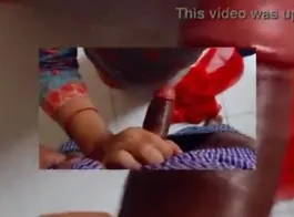 तन्ग तेलुगू बॉयफ्रेंड को हैंडजॉब देती हुई नीरू का सेक्सी वीडियो