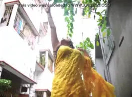 Saree Mein Bhabhi ka Naya Andaaz - अश्लील वीडियो