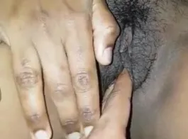 देसी भारतीय बीवी अपने बॉयफ्रेंड के साथ पुराने सेक्स वीडियो को भूलते हुए नए अश्लील वीडियो में पागल होती हुई