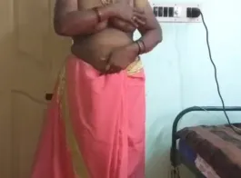 अपने सहेली के पति से चुदाई के बाद गांड दिखाती हुई देसी आंटी का अश्लील वीडियो
